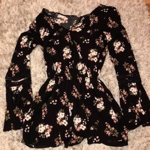 ⭐️ 2/$25 Hollister Romper!